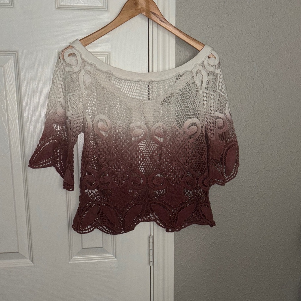 Ombre Crochet Knit Crop Keyhole Opening on Back Top Size Medium